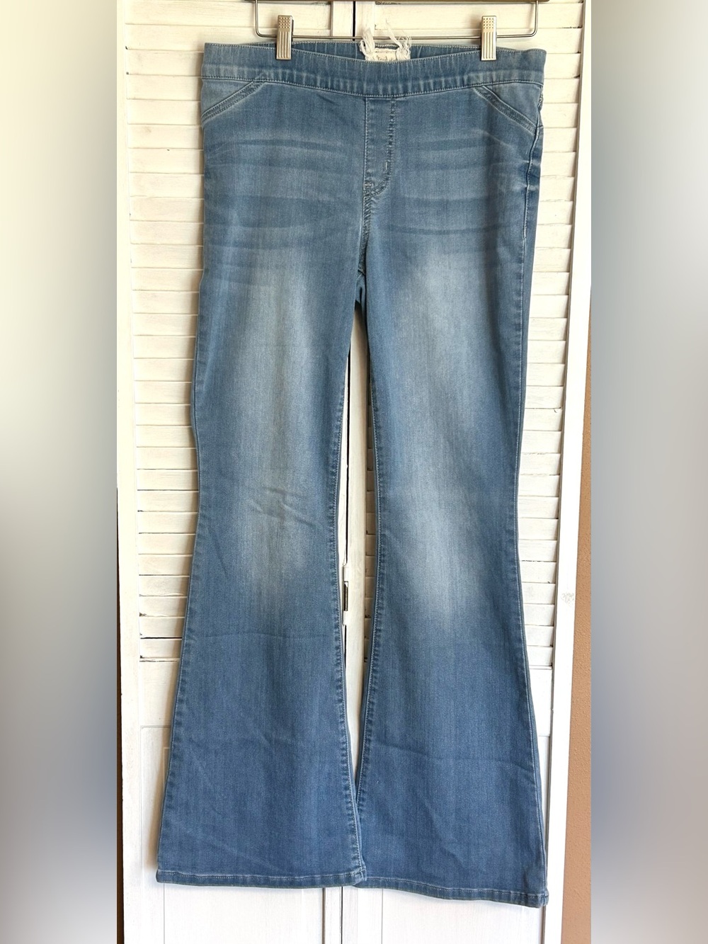 Altard State size Medium wide legged elastic waist pull on jeans